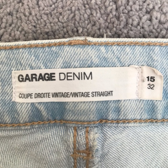 Light Wash High Waisted Mom Jeans - Picture 7 of 7